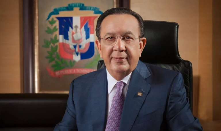 Confirman a Héctor Valdez Albizu como gobernador del Banco Central