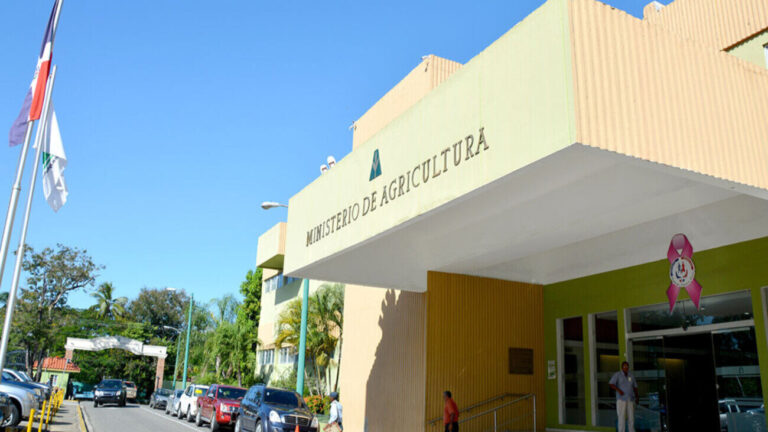 Ministerio de Agricultura remozará instalaciones agrícolas en todo el país