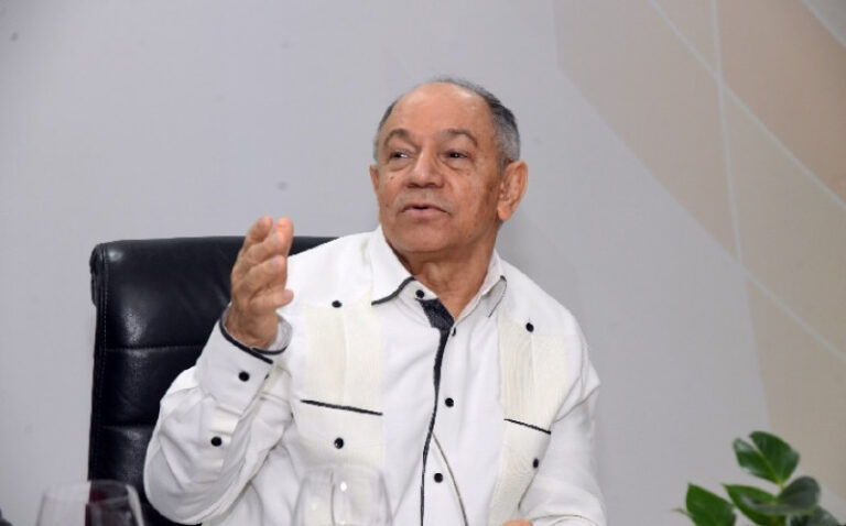 Pepe Abreu advierte empresarios pretenden condicionar reforma fiscal a la cesantía