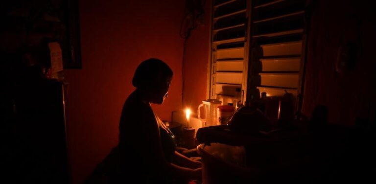 Continúan las denuncias por constantes y prolongados apagones