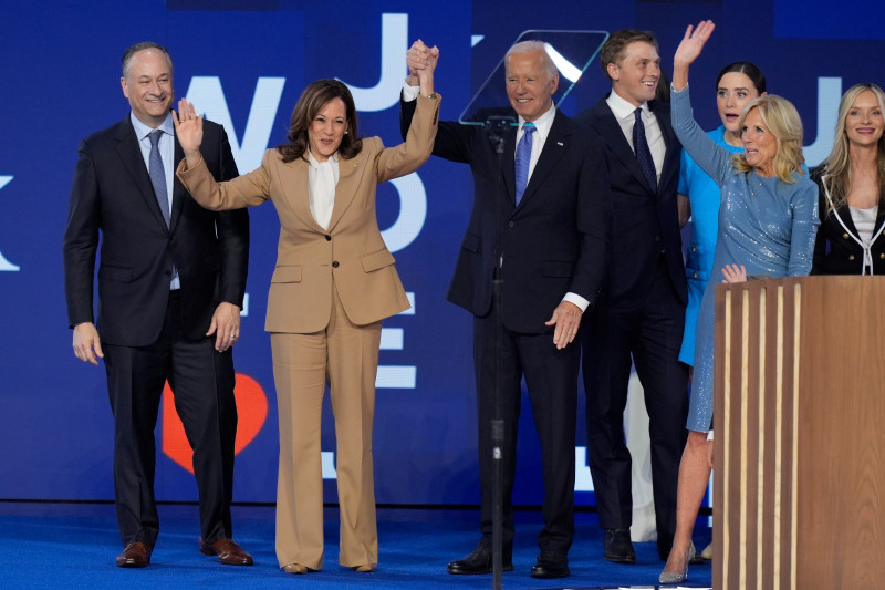 Harris y Biden reaparecen juntos para apelar al voto sindical en estados bisagra