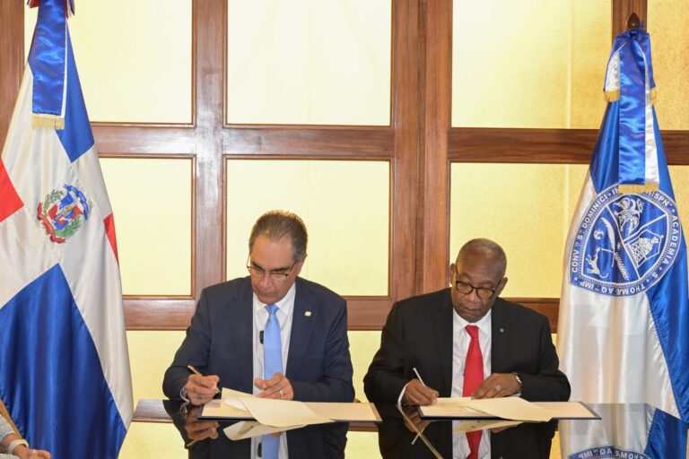 Incorporarán al SeNaSa a más de cincuenta mil estudiantes UASD