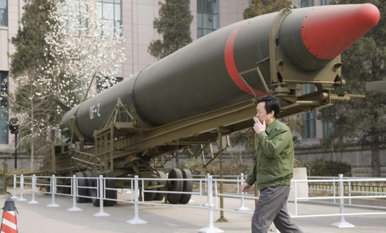 China dispara un misil balístico intercontinental al océano Pacífico