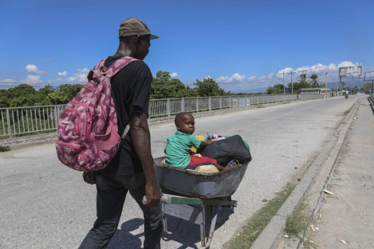Miles de haitianos enfrentan un futuro incierto tras brutal ataque de pandillas