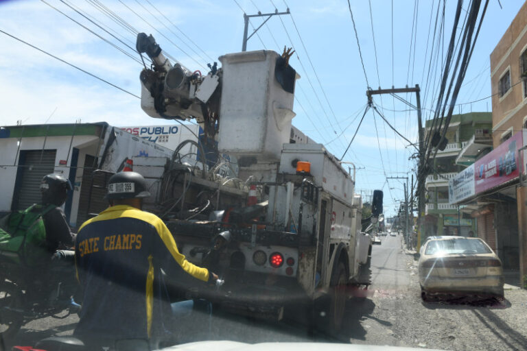 Sectores de la capital agobiados por apagones