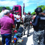 Comerciantes y empresarios bloquean vía conduce de Pedernales a Haití