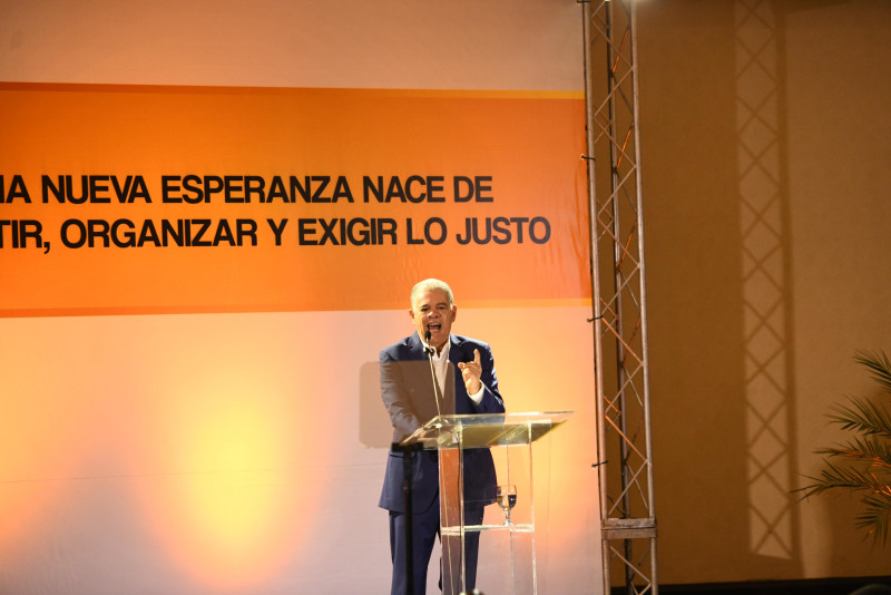Carlos Amarante Baret anuncia un nuevo partido político “Avancemos” y busca ir al poder en 2028