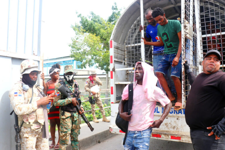 Flujo incesante de haitianos camino a su repatriación