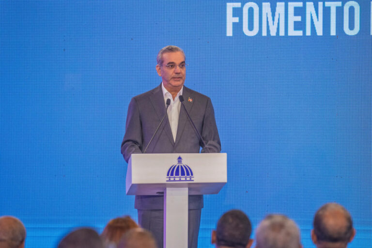 Abinader destaca posición del país en ranking de la SIP