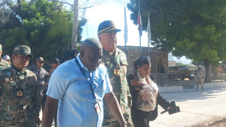 Director Migración supervisa labores en zona de Pedernales