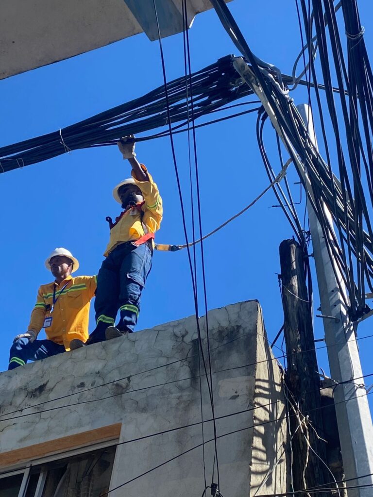 EDEESTE desmantela 500 conexiones ilegales en Los Mameyes