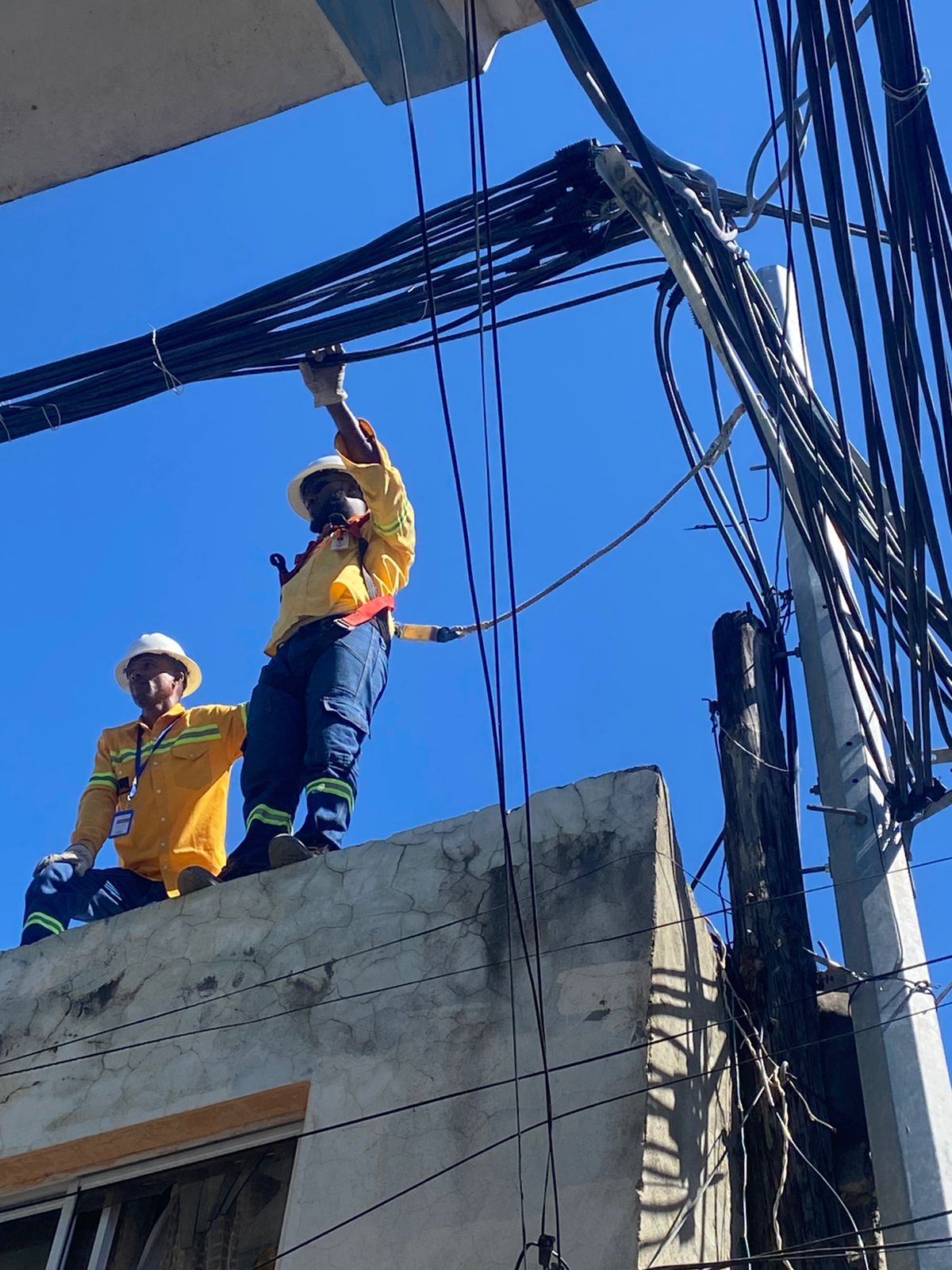 EDEESTE desmantela 500 conexiones ilegales en Los Mameyes