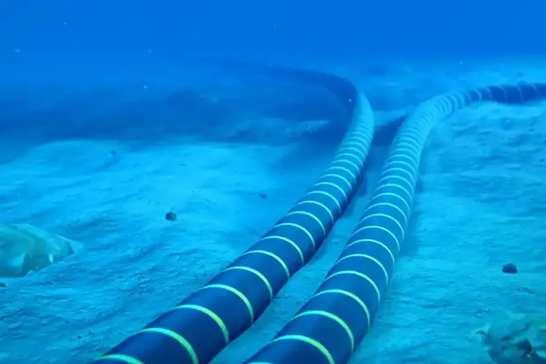 Meta anuncia el desembarco del cable submarino que conecta Carolina del Sur con Santander