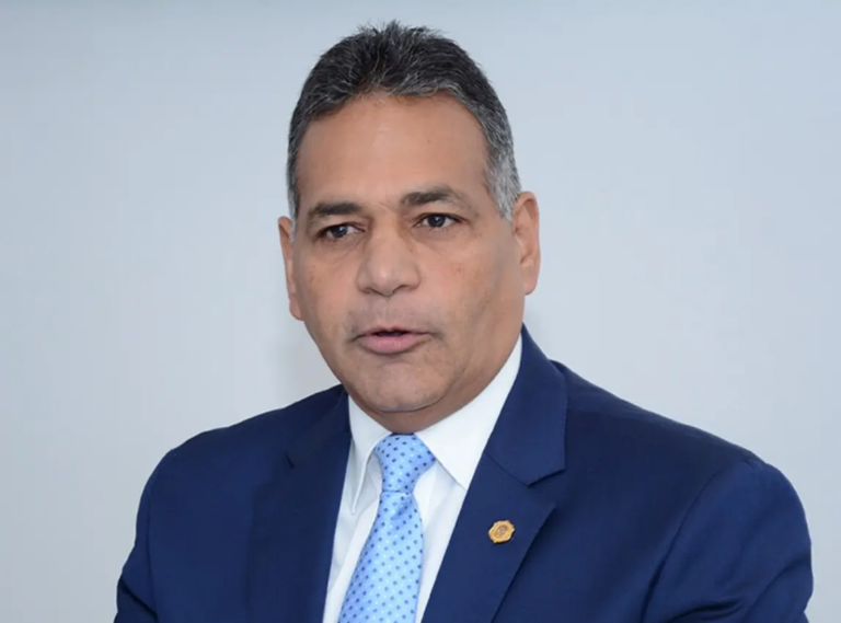 Exministro de Defensa Rubén Paulino Sem interrogado por caso Camaleón