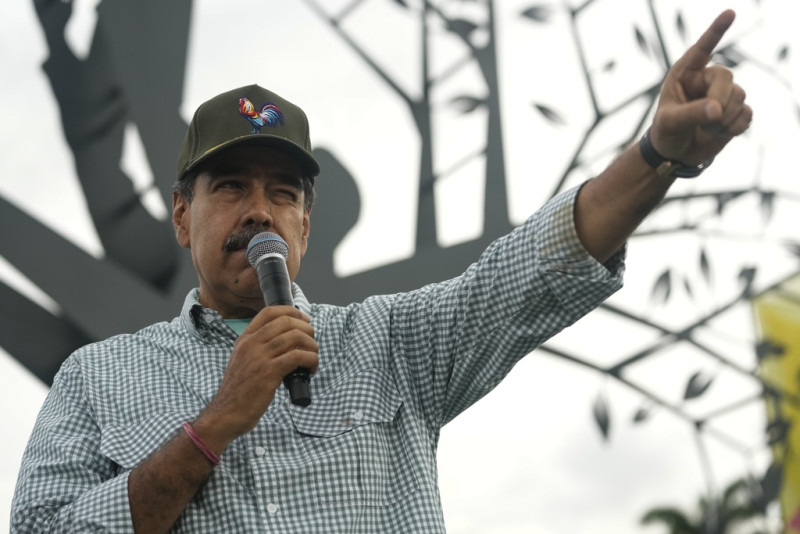 Maduro anuncia que condecorará a los 21 venezolanos sancionados por Estados Unidos