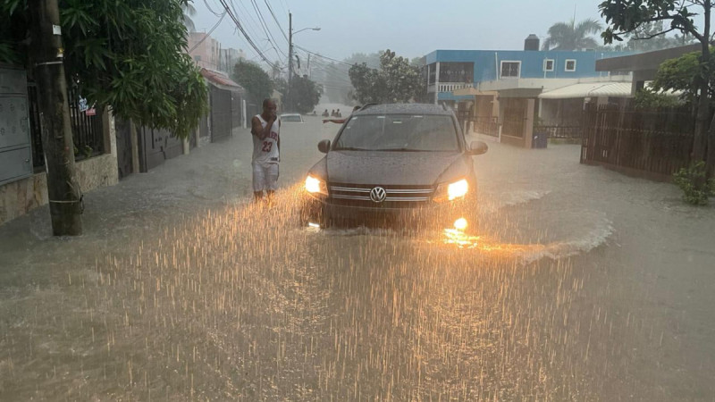 La semana laboral inicia con aguaceros por incidencia de onda tropical y vaguada La semana laboral inicia con aguaceros por incidencia de onda tropical y vaguada