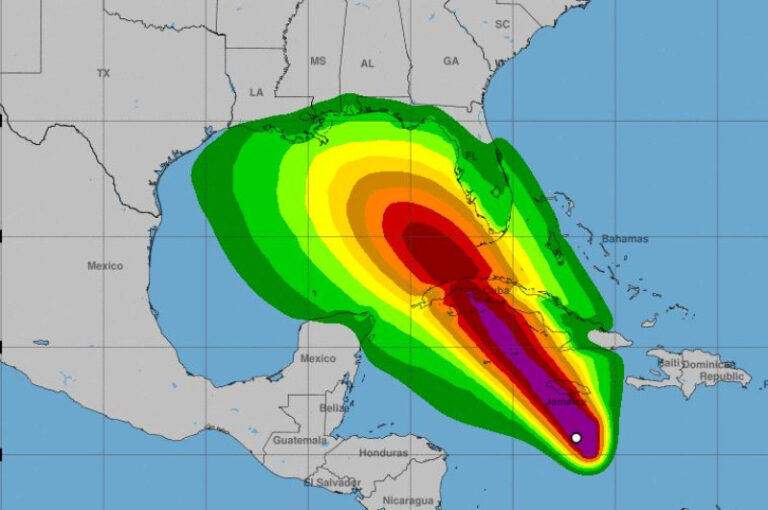 Tormenta tropical Rafael aumenta su velocidad en su paso hacia el noroeste