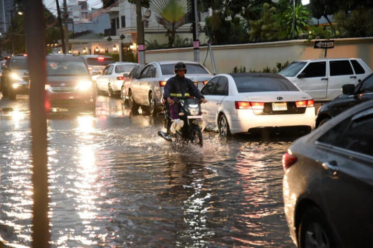 COE coloca 12 provincias del país en alerta verde por lluvias
