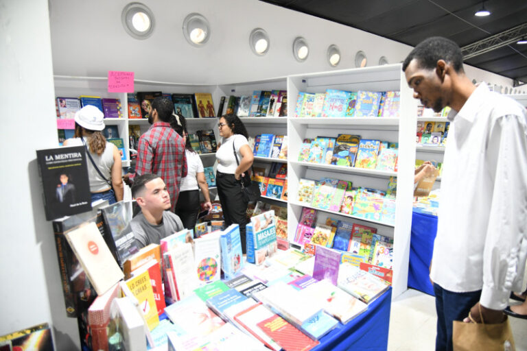 Ventas en la Feria del Libro alcanzan los RD millones