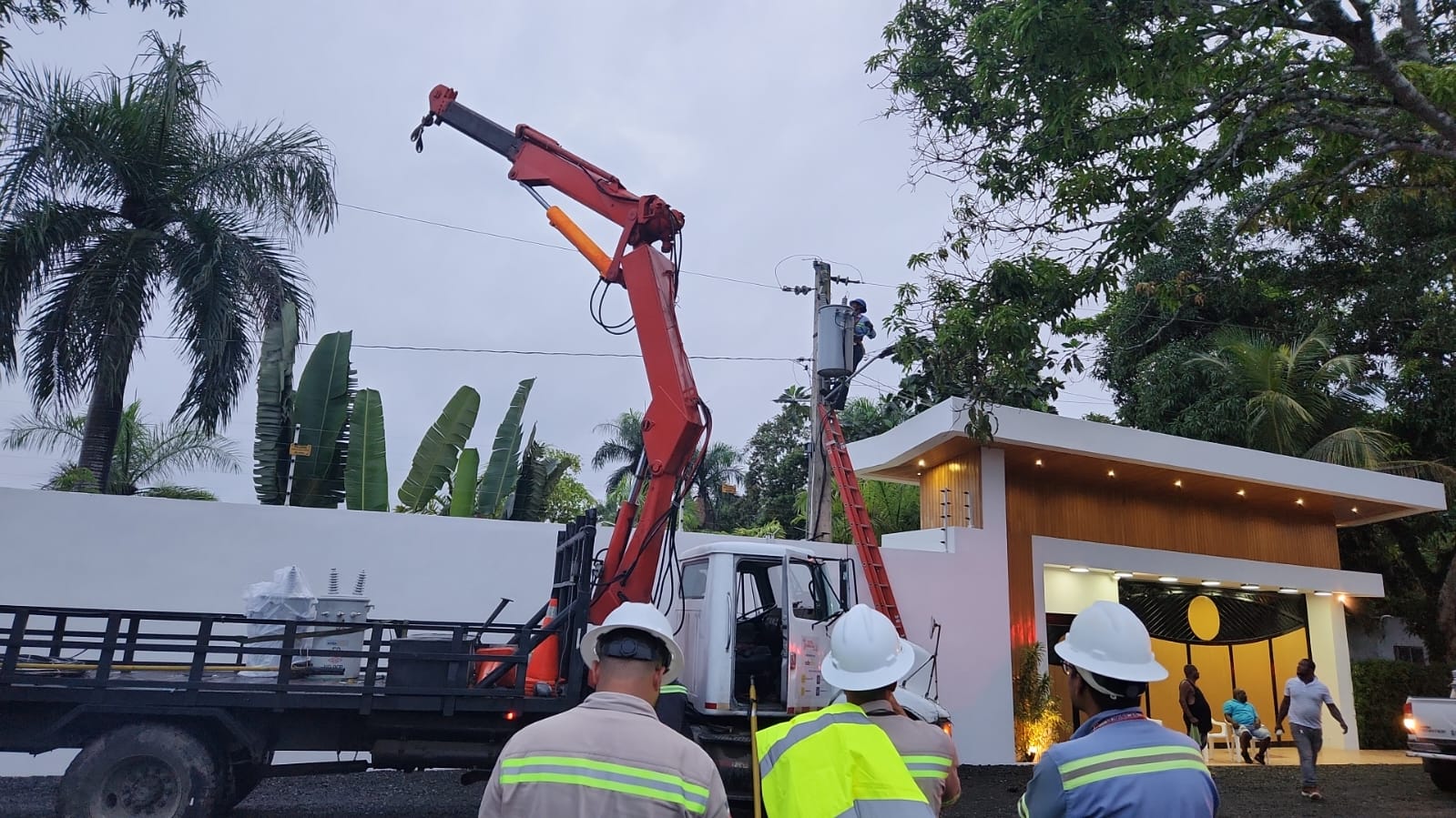 EDEEste y PGASE intervienen “Tierra Bonita Village” en La Victoria: Incautación de Transformadores Irregulares EDEEste y PGASE intervienen “Tierra Bonita Village” en La Victoria: Incautación de Transformadores Irregulares