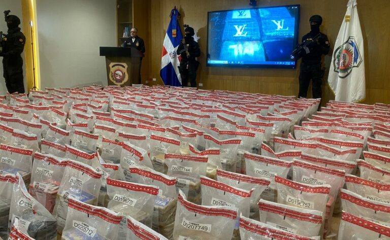 Decomisan 2.2 toneladas cocaína; mayor cargamento en historia RD