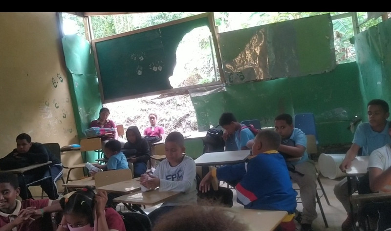 Alumnos sufren efectos del deterioro de escuelas en Tenares y Navarrete Alumnos sufren efectos del deterioro de escuelas en Tenares y Navarrete