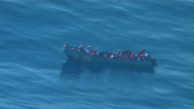Detienen a 39 migrantes, la mayoría dominicanos, tras desembarcar en norte de Puerto Rico Detienen a 39 migrantes, la mayoría dominicanos, tras desembarcar en norte de Puerto Rico