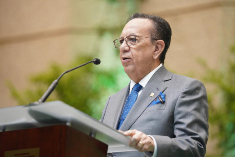 Economía crece 5.1% en once meses