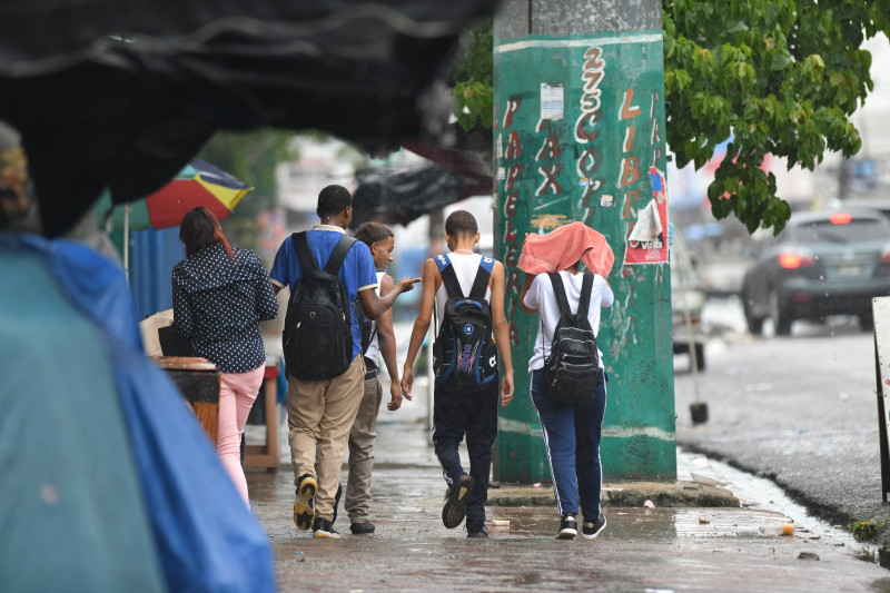 Torrenciales lluvias afectan inicio del fin de semana; continuarán sábado y domingo Torrenciales lluvias afectan inicio del fin de semana; continuarán sábado y domingo