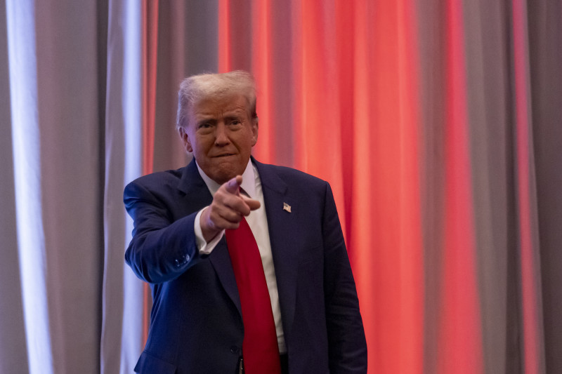 Trump amenaza con aranceles a Unión Europea si no compra más gas y petróleo a EEUU