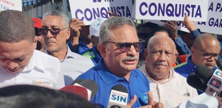 Sindicalistas amenazan con “paralizar el país” si legisladores alteran cesantía en reforma laboral