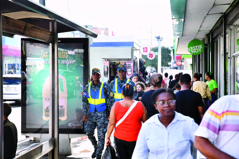 Intenso patrullaje de la policía en calles de Santo Domingo