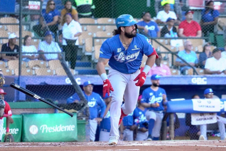 Licey vence 6-2 al Escogido de la mano de Alfaro, Mejía y Camargo