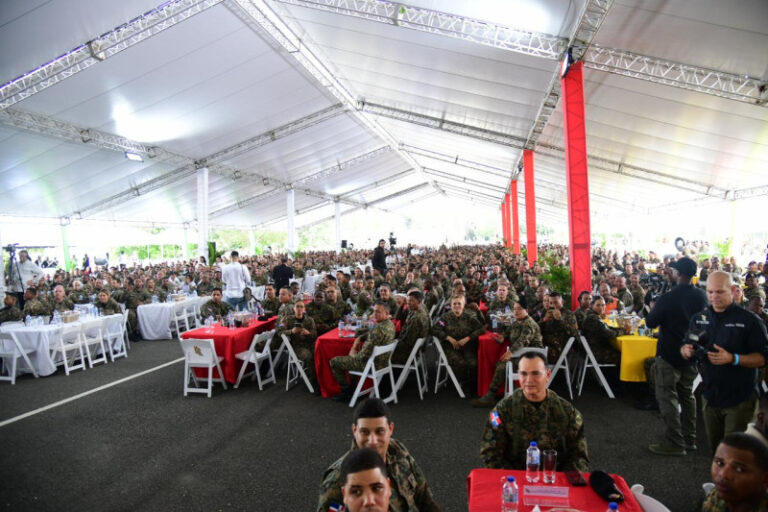 Abinader anuncia habrá mejoras en las condiciones del Ejército el próximo año