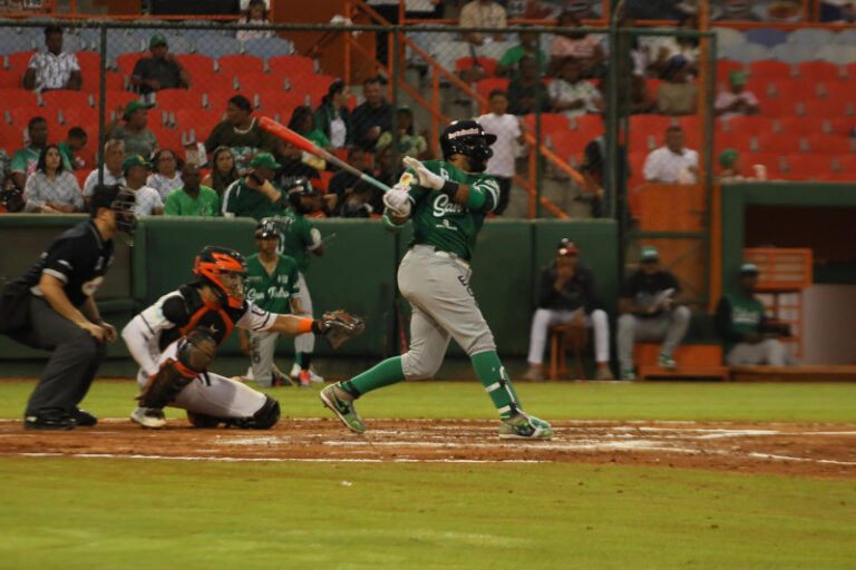 Las Estrellas clasifican a la serie semifinal tras vencer a los Toros