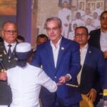 Abinader encabeza graduación de la Armada