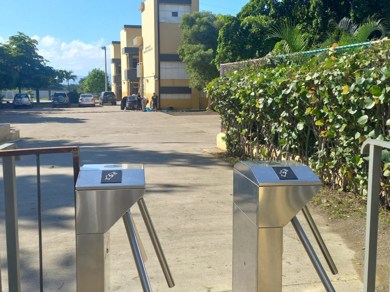 Gremio de profesores juzga «innecesario» gasto en tarjetas de acceso a escuelas