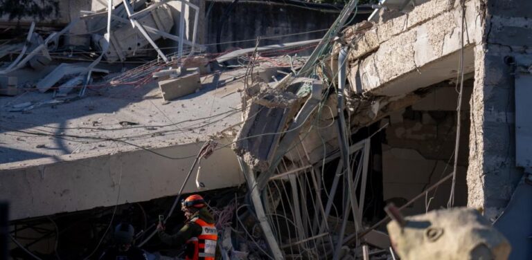 Israel bombardea la capital de Yemen tras ataque de hutíes