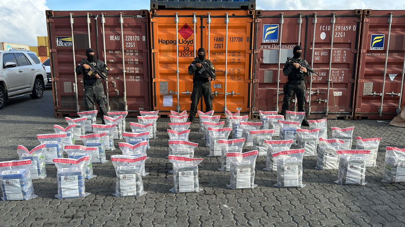 Dos trabajadores de Caucedo y dos choferes de camión que contenía contenedor con droga están prófugos