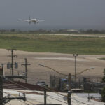 Las operaciones comerciales del principal aeropuerto de Haití siguen paralizadas