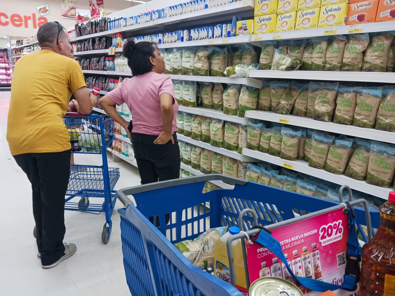 Precios de alimentos siguen elevados y comerciantes están afectados por bajas ventas Precios de alimentos siguen elevados y comerciantes están afectados por bajas ventas