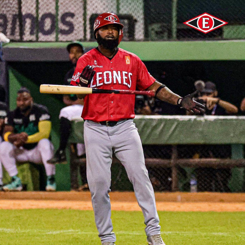 Yamaico Navarro pega dos jonrones y Leones empatan en segundo lugar con Estrellas Yamaico Navarro pega dos jonrones y Leones empatan en segundo lugar con Estrellas