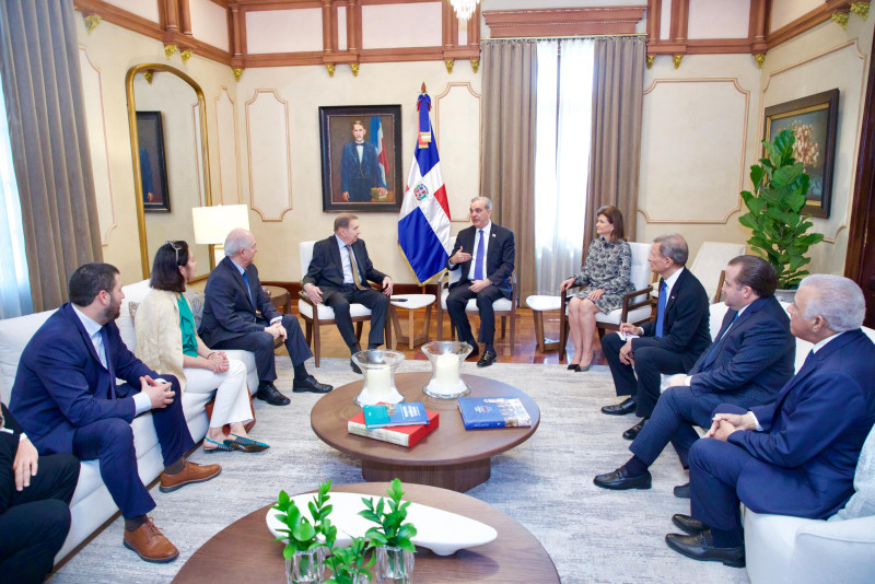 Abinader reclama libertad para Venezuela