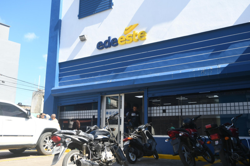 Usuarios se quejan por alza en la factura de electricidad
