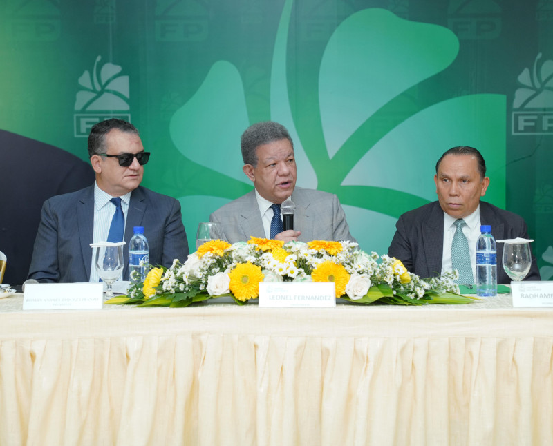 Leonel expresa preocupación ante JCE por nueva cédula de identidad y electoral