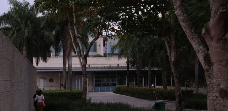 Embajada de EE.UU. en República Dominicana acata prohibición de exhibir la bandera del orgullo LGBT