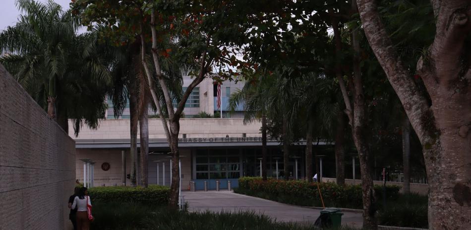 Embajada de EE.UU. en República Dominicana acata prohibición de exhibir la bandera del orgullo LGBT