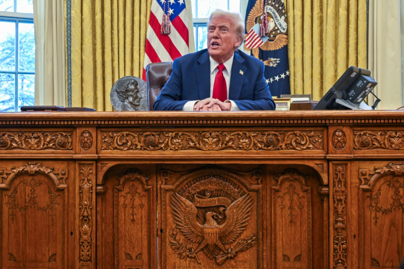 Trump comienza su mandato con un índice de aprobación del 47 %