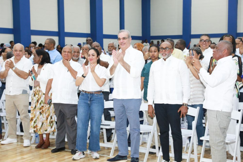 Gobierno entregaobras por casiRD0 millones enel gran SantoDomingo.