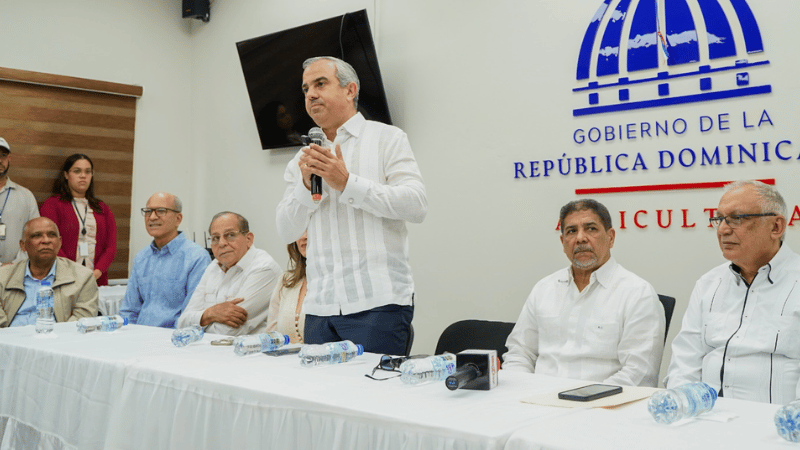 Juramentan a Iván Hernández Guzmán como director de Intabaco